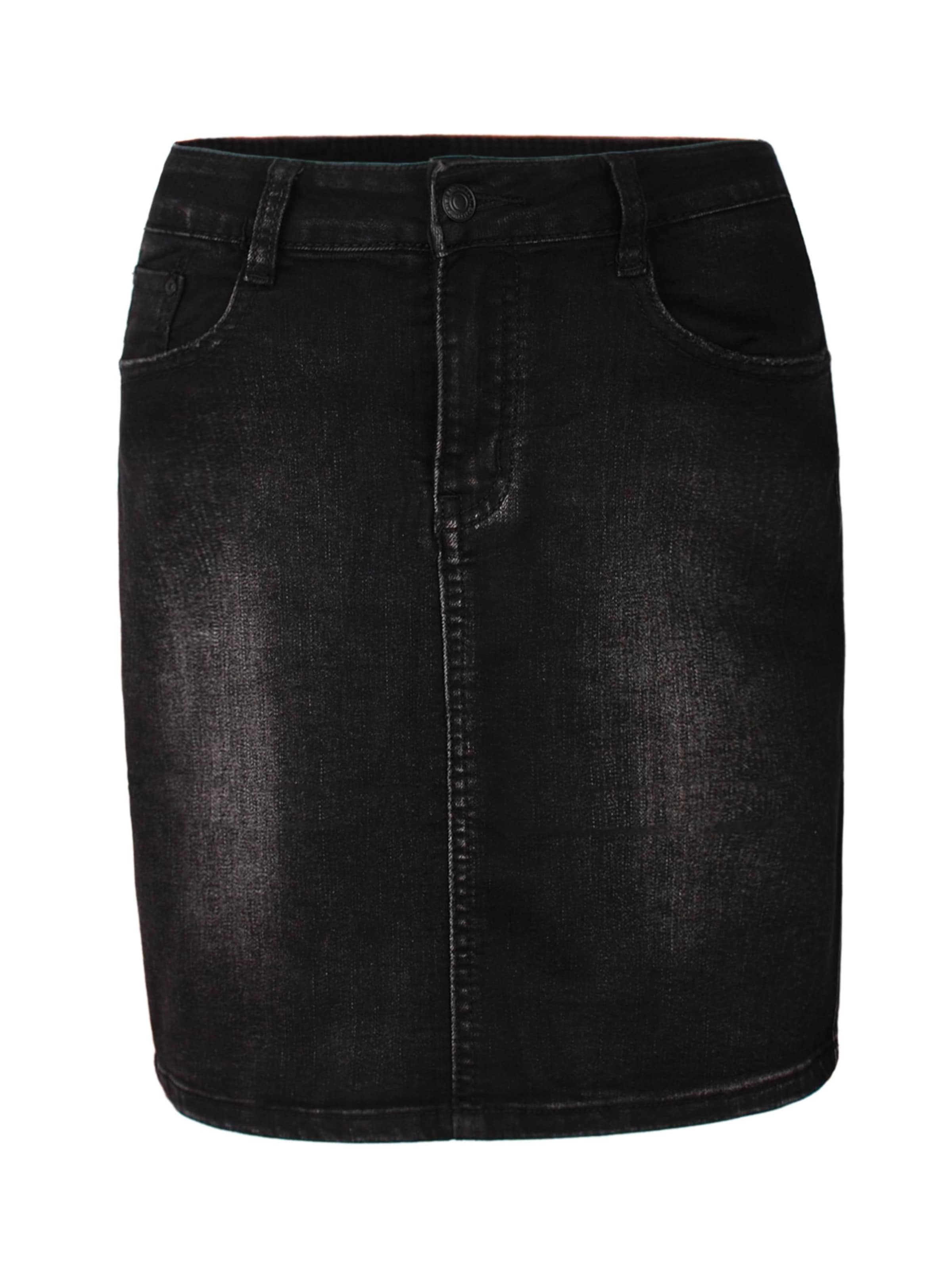 Fraternel Skirt in Black: front