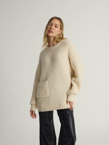 VERSTIQUE Oversized sweater in Beige: front
