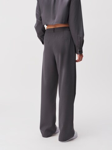 Wide Leg Pantalon à pince 'Mira' LeGer by Lena Gercke en gris