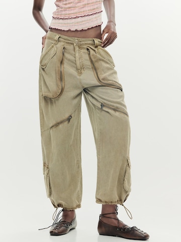 DesigualBarrel Cargo hlače - smeđa boja: prednji dio