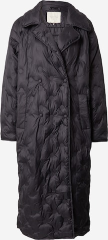 Freequent Between-Seasons Coat 'DOBSY' in Black: front