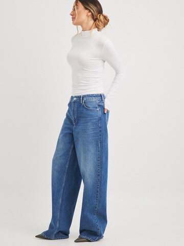 NA-KD Loosefit Jeans in Blau