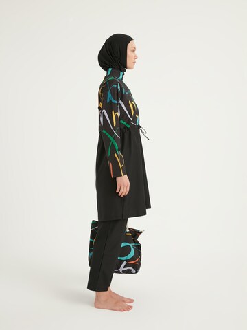 Riva Mera by Marina High neck Baddräkt 'Burkini Modest Swimwear Set 4-Teilig Schwarz mit bunter Aufschrift "Riva Mera by Marina" R2505' i svart