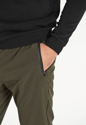 Virtus Tapered Sportbroek 'BLAG V2' in Groen