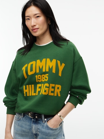 TOMMY HILFIGER Sweatshirt 'VARSITY' in Grün