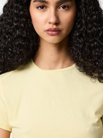 T-shirt 'PCAmelia' PIECES en jaune