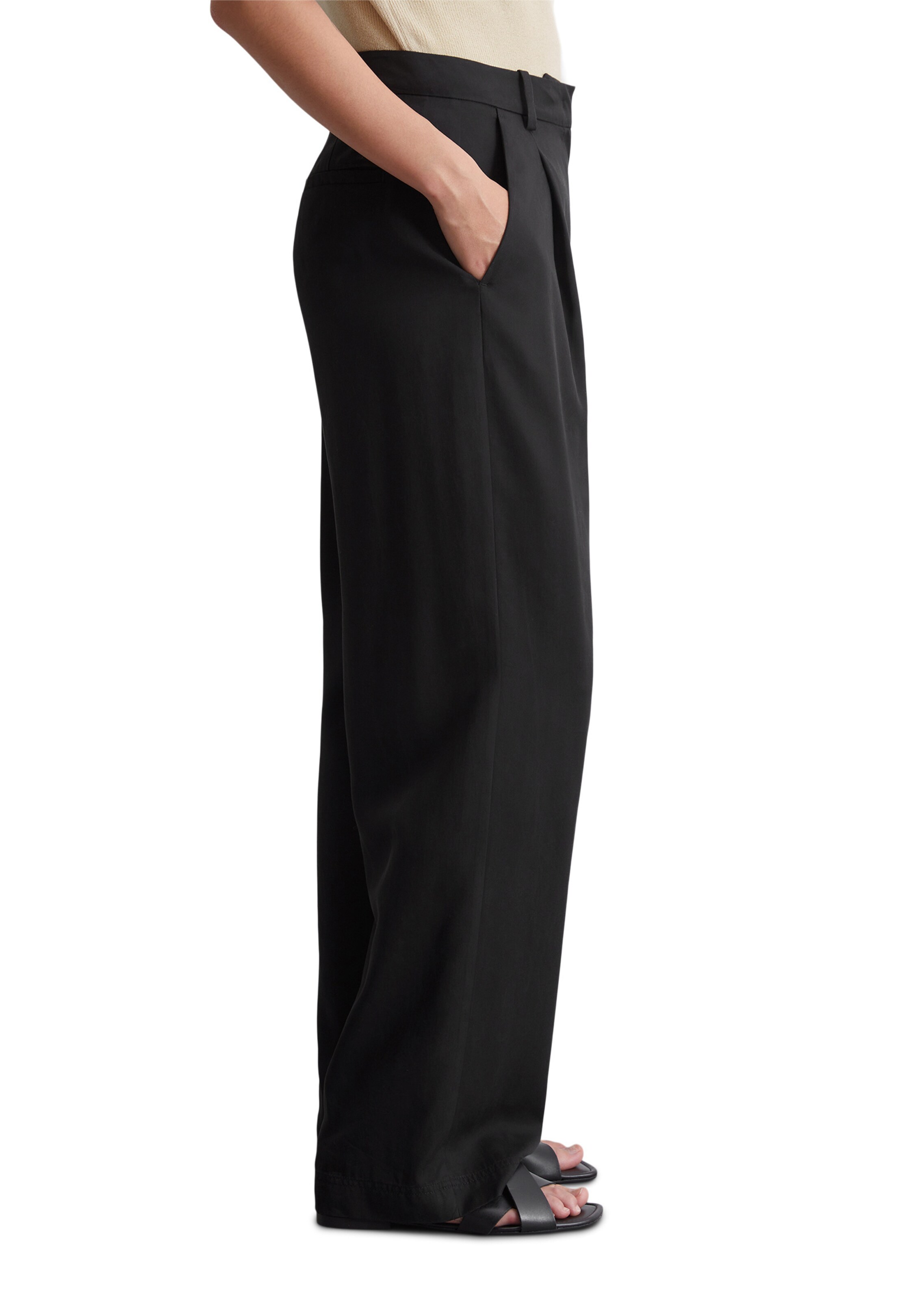 Marc O'Polo Wide leg Pleat-front trousers in Black