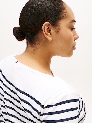 Maglietta 'CODY' di Tommy Hilfiger Curve in bianco