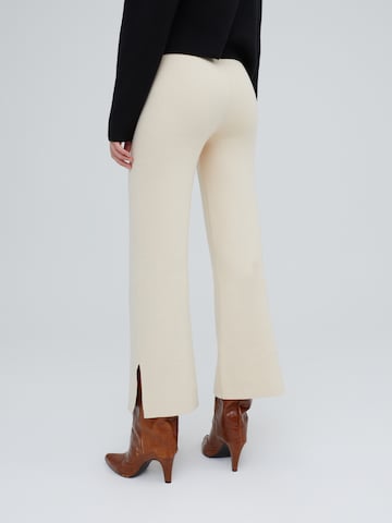 Bootcut Pantaloni 'Genevieve' di EDITED in beige