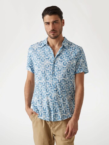GUESS Regular fit Button Up Shirt in Blue: front