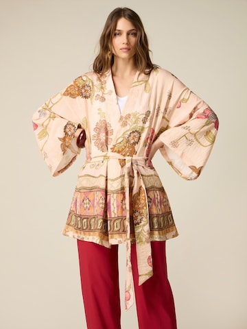 Kimono di oltre in beige: frontale