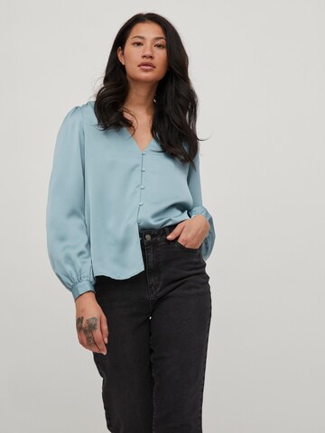 VILA - Blusa en azul: frente