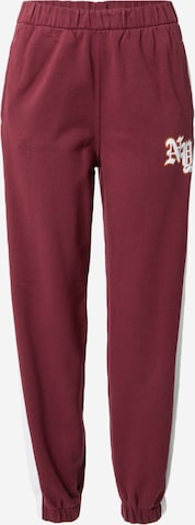 Tapered Pantaloni 'DARK ACADEMIA' di HOLLISTER in rosso: frontale