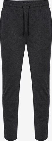 11 Project Tapered Broek in Zwart: voorkant