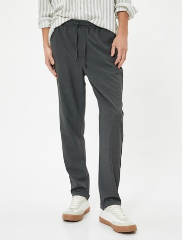 Koton Slimfit Broek in Grijs: voorkant