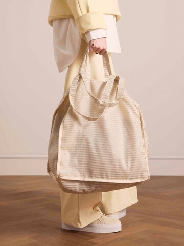 MANFIELD Shopper in Beige: front