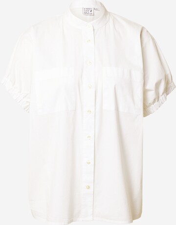 Emily Van Den Bergh - Blusa en blanco: frente