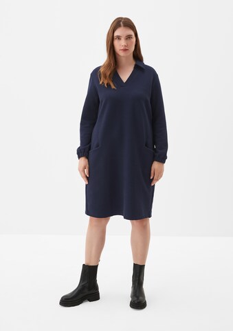 Robe TRIANGLE en bleu : devant