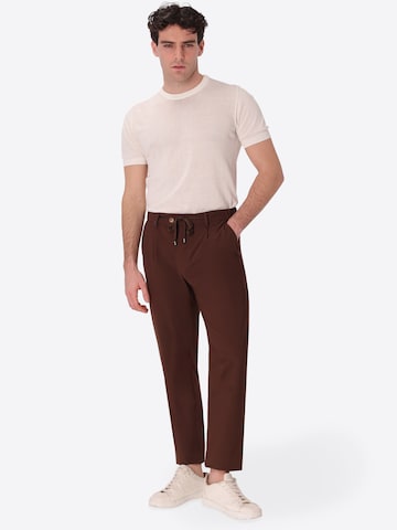 regular Pantaloni con pieghe 'Rio Pence' di Distretto12 in marrone