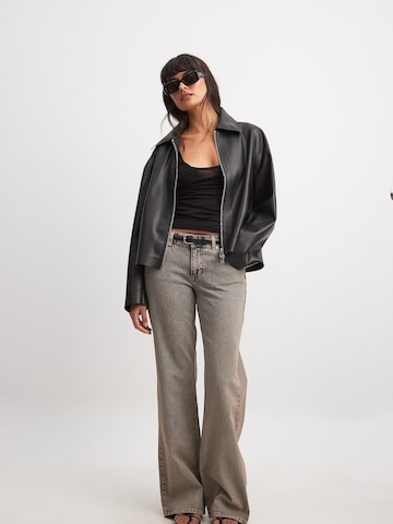 NA-KD Wide Leg Jeans in Grau