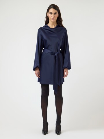 YAS - Vestido 'YASTHEA' em azul: frente