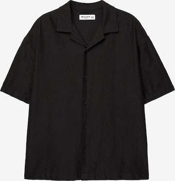 Pull&Bear Comfort Fit Paita värissä musta: etupuoli
