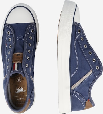 MUSTANG Slip On in Blau