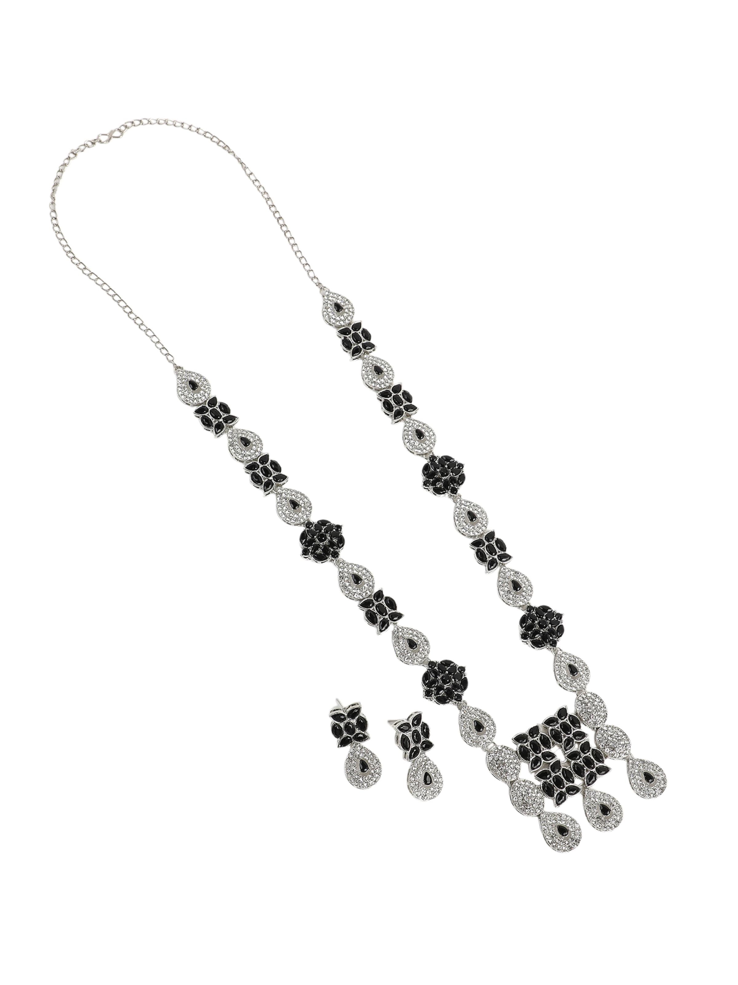 SOHI Ékszer szett 'Stormy' - fekete: elől