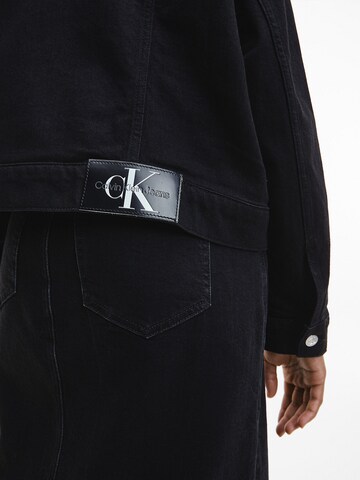 Calvin Klein Jeans Curve - Chaqueta de entretiempo en negro