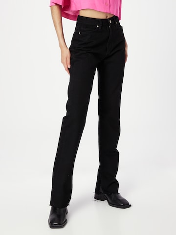 Trendyol Regular Jeans in Black: front