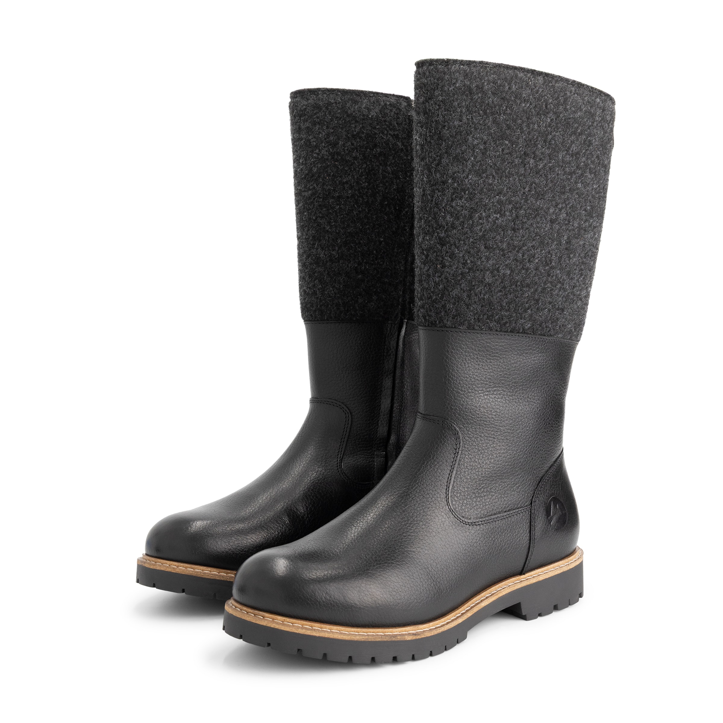 Travelin Boots in Black