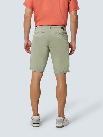 No Excess Regular Shorts in Grün