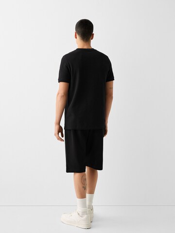 Bershka Loosefit Shorts in Schwarz