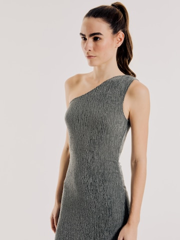 OUT OF ORBIT - Vestido 'Vivian' em cinzento