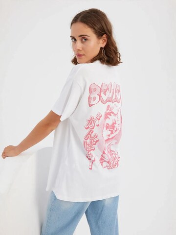 Hiccup - Camisa oversized em branco: frente