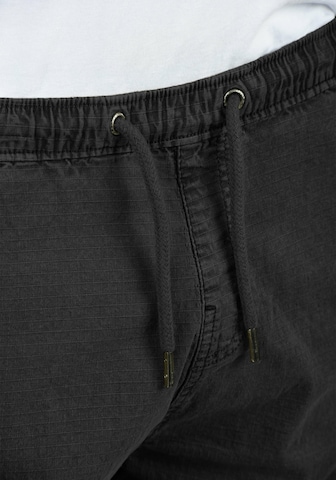 INDICODE JEANS Regular Cargoshorts 'Frances' in Schwarz