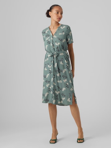 Vero Moda Petite - Vestido camisero 'VICA' en verde: frente