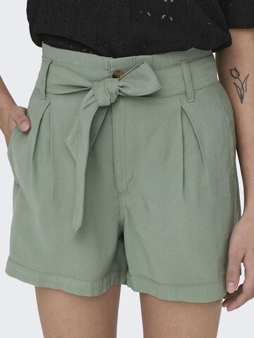 ONLY Loosefit Shorts 'Aris' in Grün