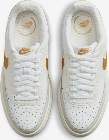 Sneaker low 'Court Vision Alta' de la Nike Sportswear pe alb