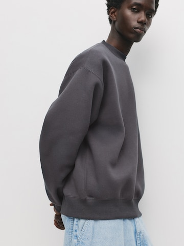 Sweat-shirt Pull&Bear en gris : devant
