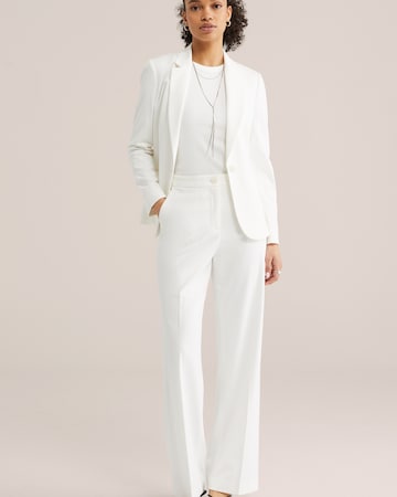 Sacou de la WE Fashion pe alb