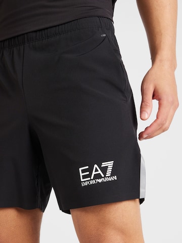 Regular Pantalon de sport EA7 Emporio Armani en noir