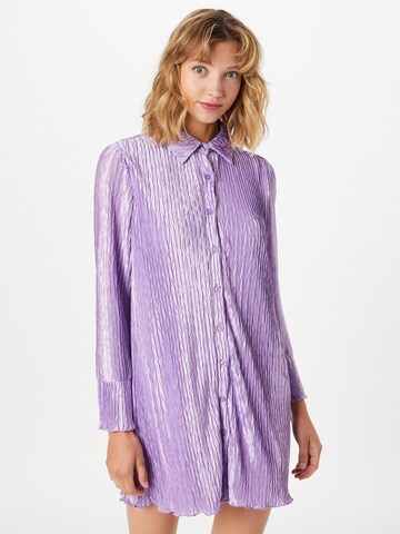 The Frolic - Vestidos camiseiros em roxo: frente