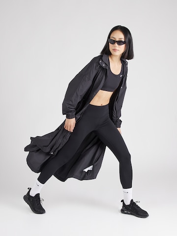 Nike Sportswear Přechodný kabát 'ESSENTIAL' – černá