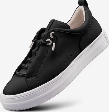 Slip on GIESSWEIN en noir : devant