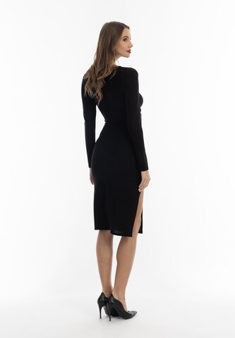 Rochie de cocktail de la faina pe negru