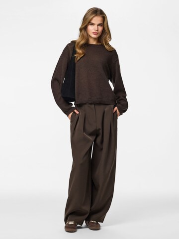 PIECES - Jersey 'PCIda' en marrón