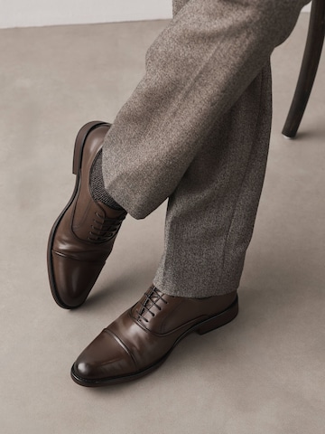 Next - Zapatos con cordón en marrón