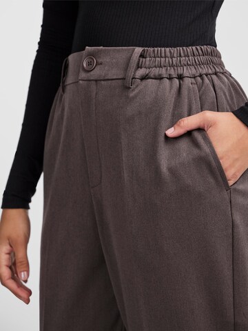PIECES Loose fit Pleated Pants 'Camil' in Brown