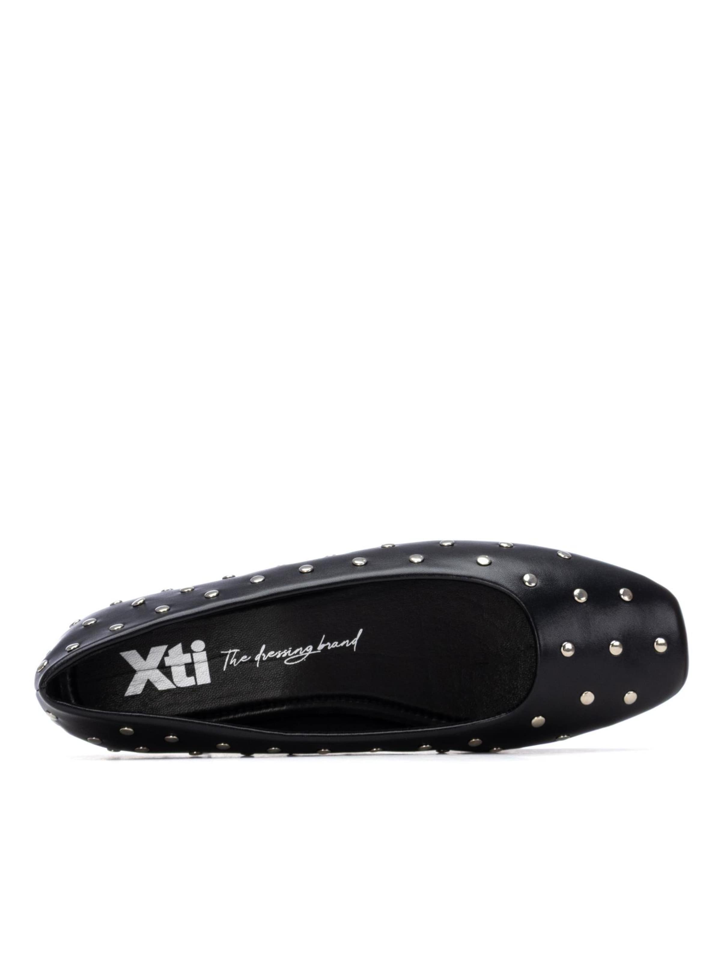 Xti Sandals in Black